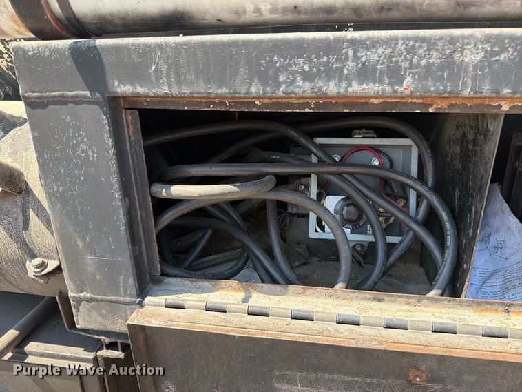 image for item EV6155 1998 Ford F800 oil distributor truck