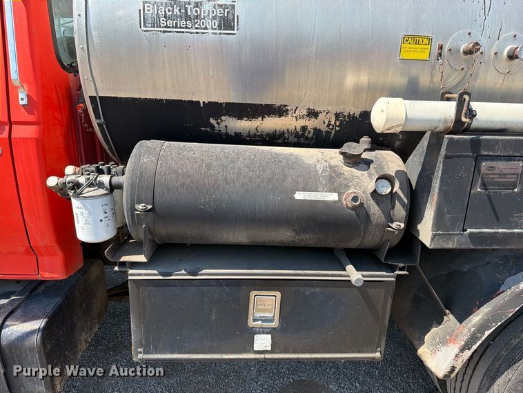 image for item EV6155 1998 Ford F800 oil distributor truck