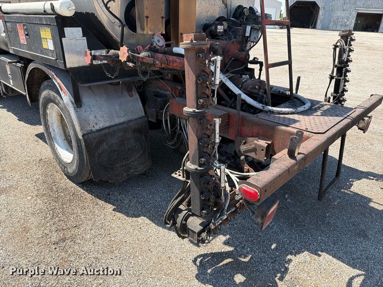 image for item EV6155 1998 Ford F800 oil distributor truck