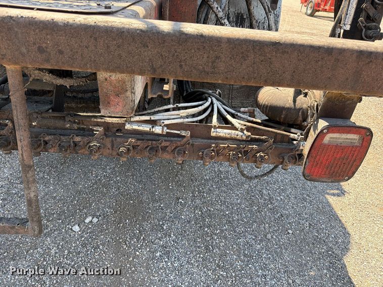 image for item EV6155 1998 Ford F800 oil distributor truck
