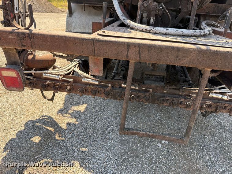 image for item EV6155 1998 Ford F800 oil distributor truck