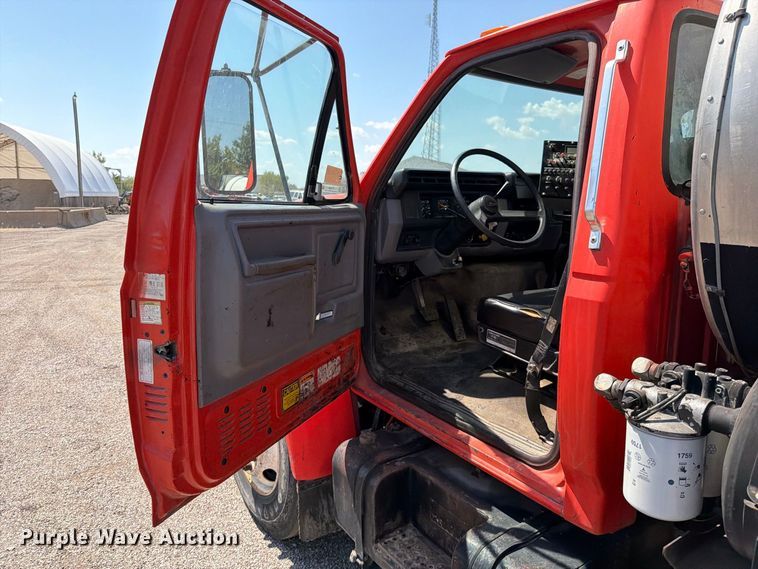 image for item EV6155 1998 Ford F800 oil distributor truck
