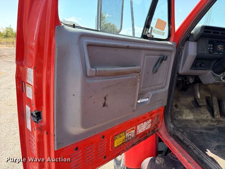image for item EV6155 1998 Ford F800 oil distributor truck