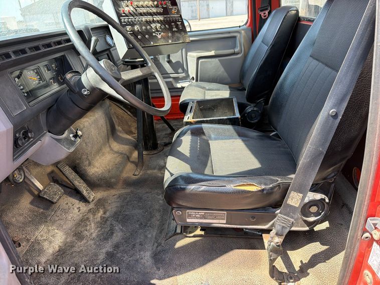 image for item EV6155 1998 Ford F800 oil distributor truck