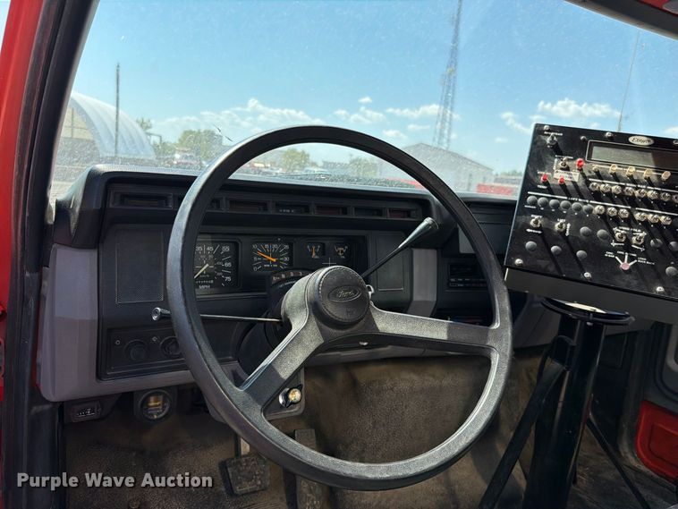 image for item EV6155 1998 Ford F800 oil distributor truck