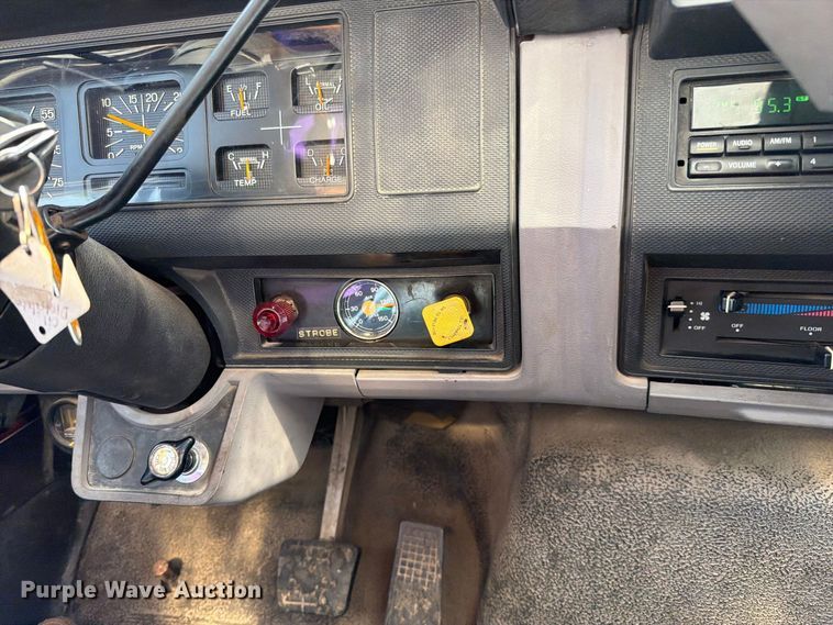 image for item EV6155 1998 Ford F800 oil distributor truck