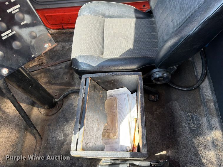 image for item EV6155 1998 Ford F800 oil distributor truck