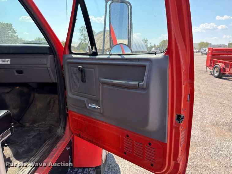 image for item EV6155 1998 Ford F800 oil distributor truck