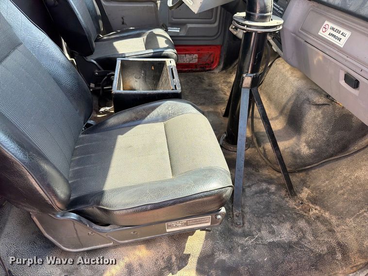 image for item EV6155 1998 Ford F800 oil distributor truck
