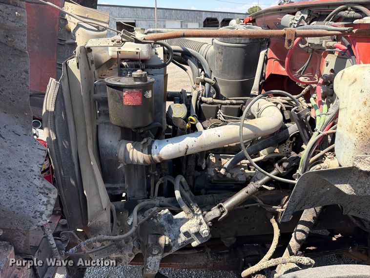 image for item EV6155 1998 Ford F800 oil distributor truck