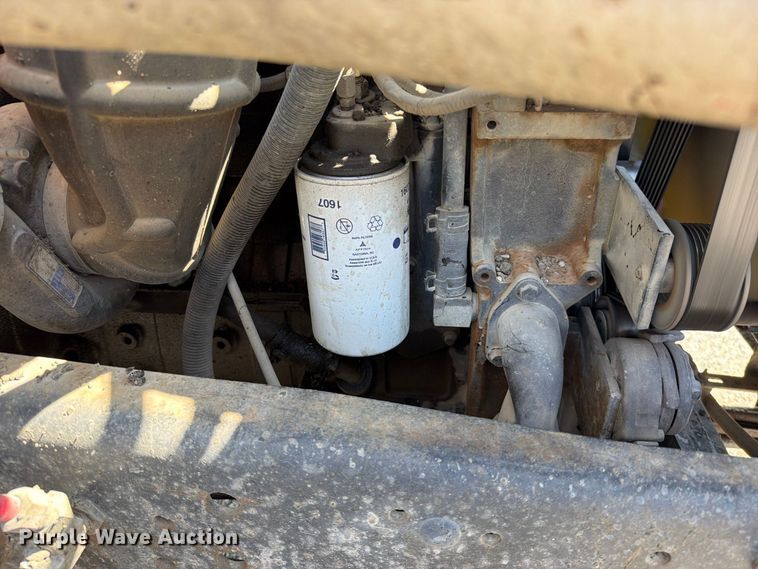 image for item EV6155 1998 Ford F800 oil distributor truck