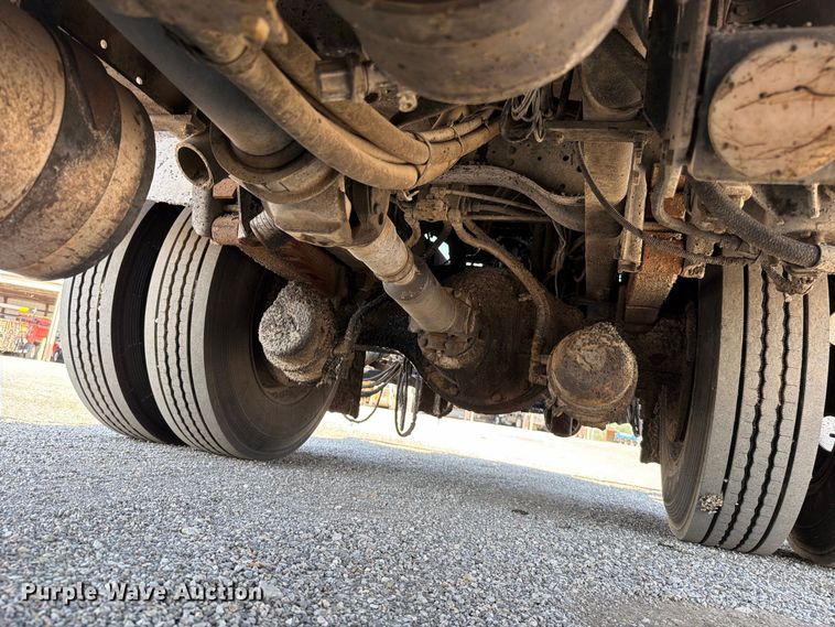 image for item EV6155 1998 Ford F800 oil distributor truck