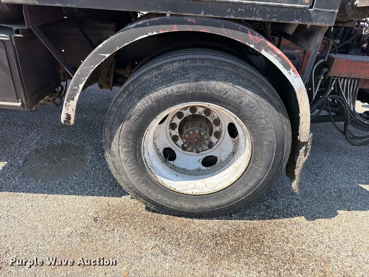 image for item EV6155 1998 Ford F800 oil distributor truck
