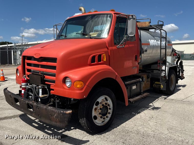 image for item EV6156 2000 Sterling L7500 oil distributor truck