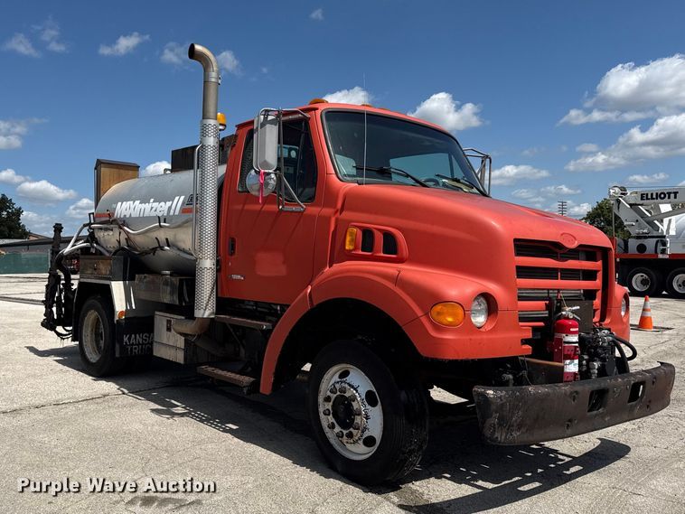 image for item EV6156 2000 Sterling L7500 oil distributor truck