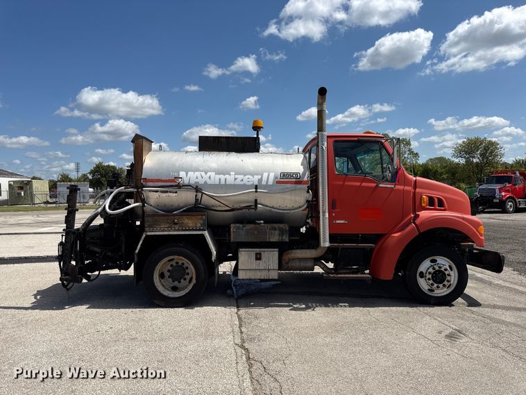 image for item EV6156 2000 Sterling L7500 oil distributor truck