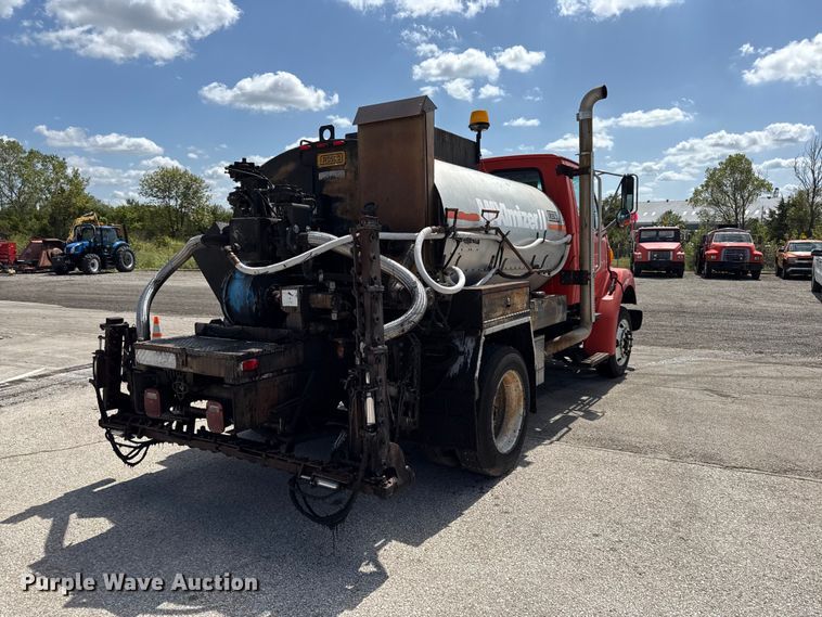 image for item EV6156 2000 Sterling L7500 oil distributor truck