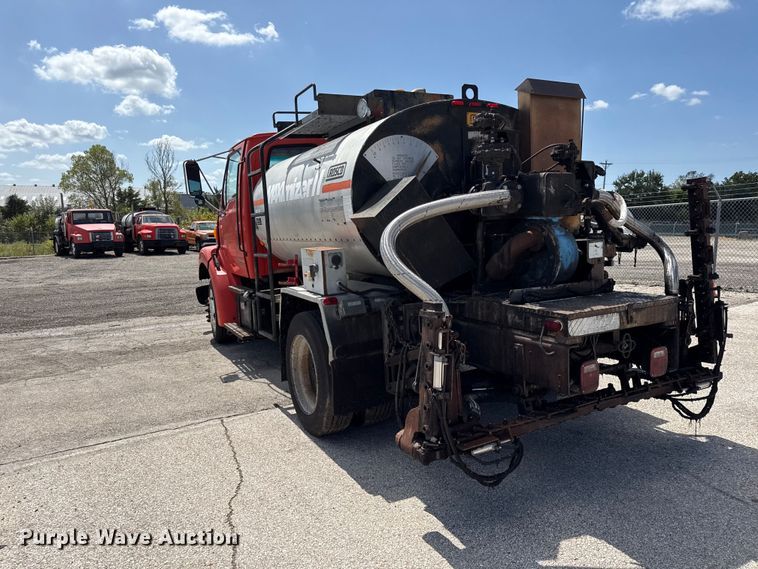 image for item EV6156 2000 Sterling L7500 oil distributor truck