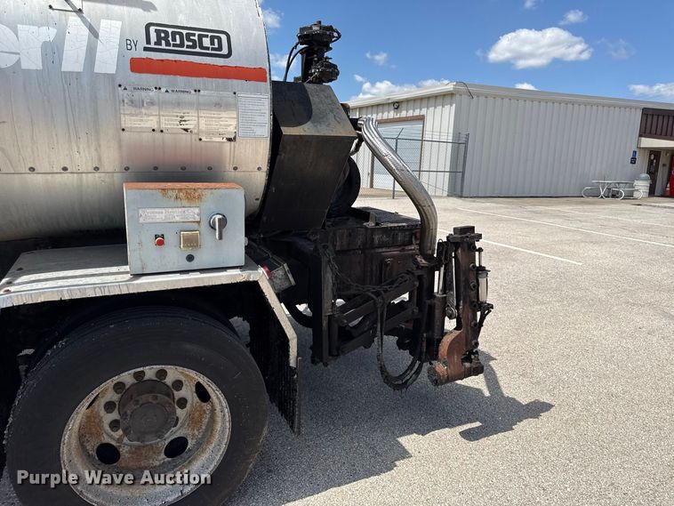 image for item EV6156 2000 Sterling L7500 oil distributor truck