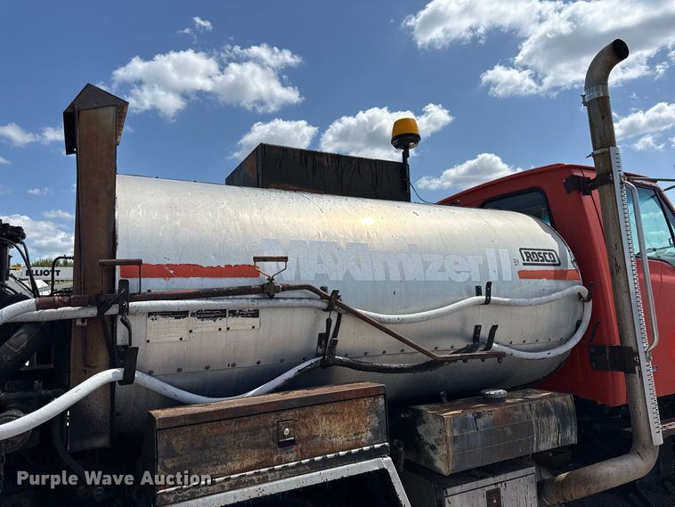 image for item EV6156 2000 Sterling L7500 oil distributor truck