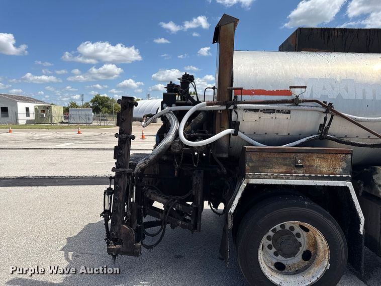 image for item EV6156 2000 Sterling L7500 oil distributor truck