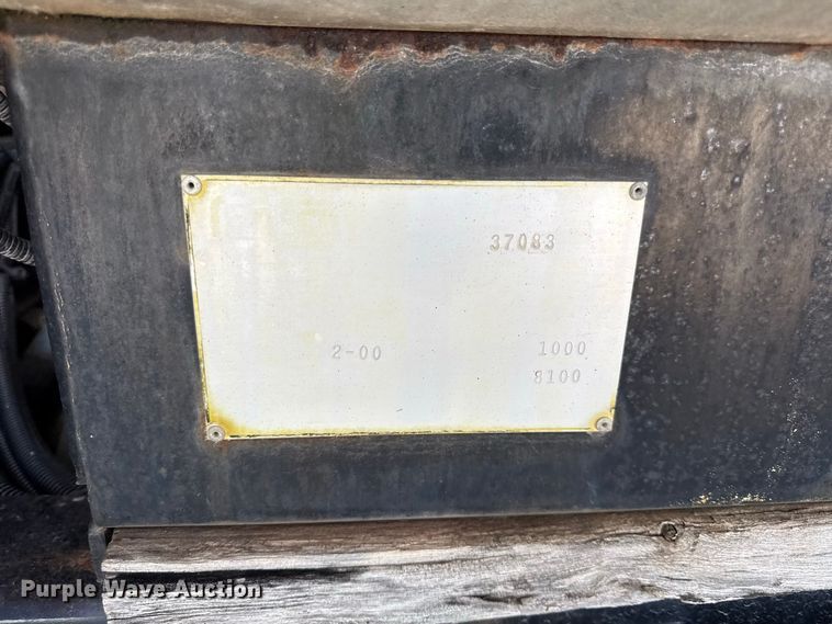 image for item EV6156 2000 Sterling L7500 oil distributor truck