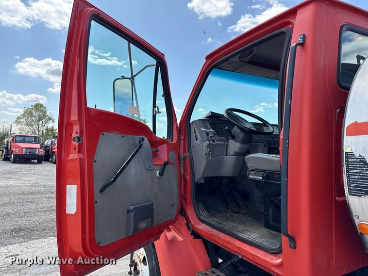 image for item EV6156 2000 Sterling L7500 oil distributor truck