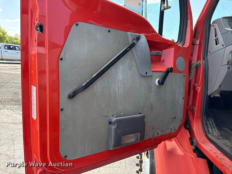 image for item EV6156 2000 Sterling L7500 oil distributor truck