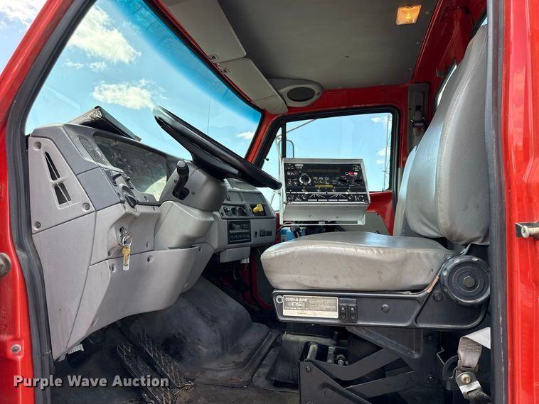 image for item EV6156 2000 Sterling L7500 oil distributor truck