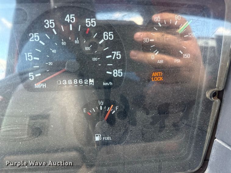 image for item EV6156 2000 Sterling L7500 oil distributor truck