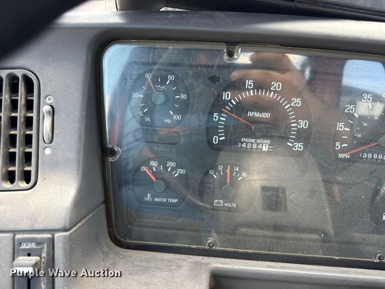 image for item EV6156 2000 Sterling L7500 oil distributor truck