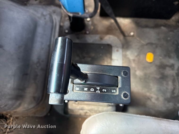 image for item EV6156 2000 Sterling L7500 oil distributor truck