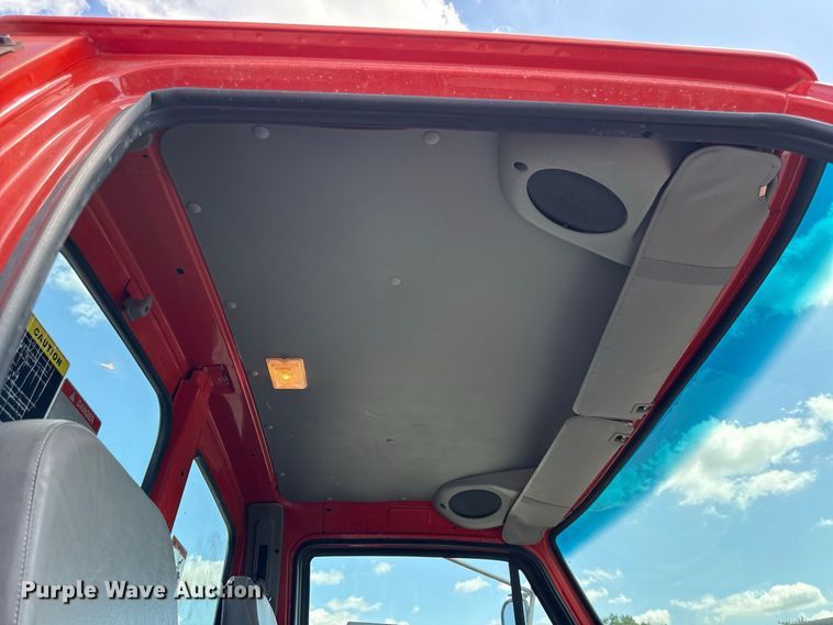 image for item EV6156 2000 Sterling L7500 oil distributor truck