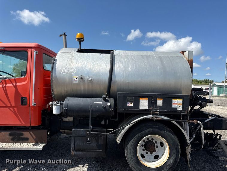 image for item EV6157 2002 Freightliner FL60 oil distributor truck