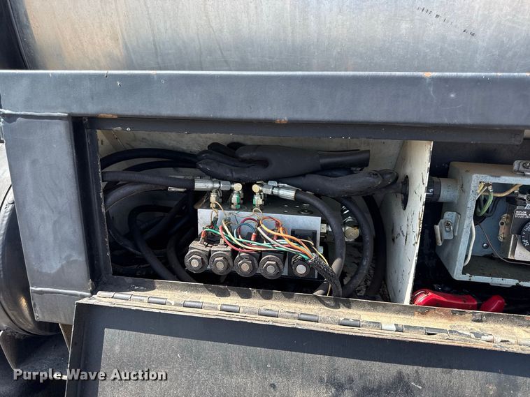 image for item EV6157 2002 Freightliner FL60 oil distributor truck