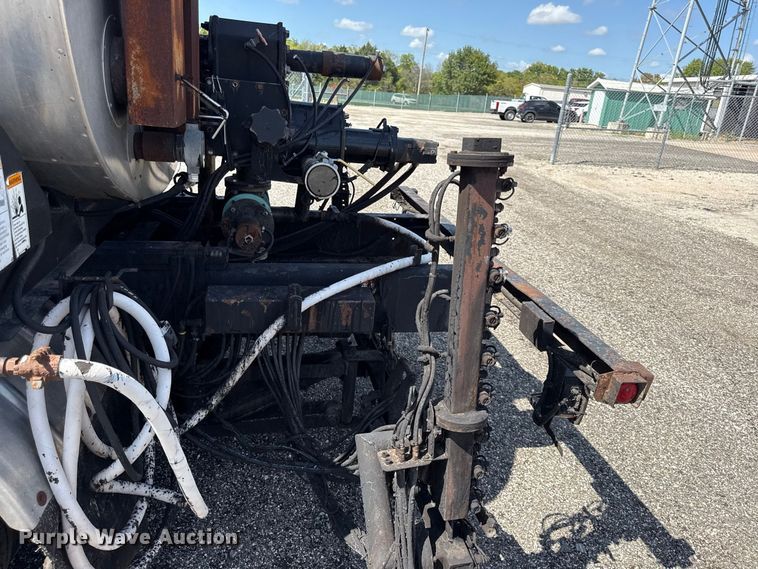 image for item EV6157 2002 Freightliner FL60 oil distributor truck