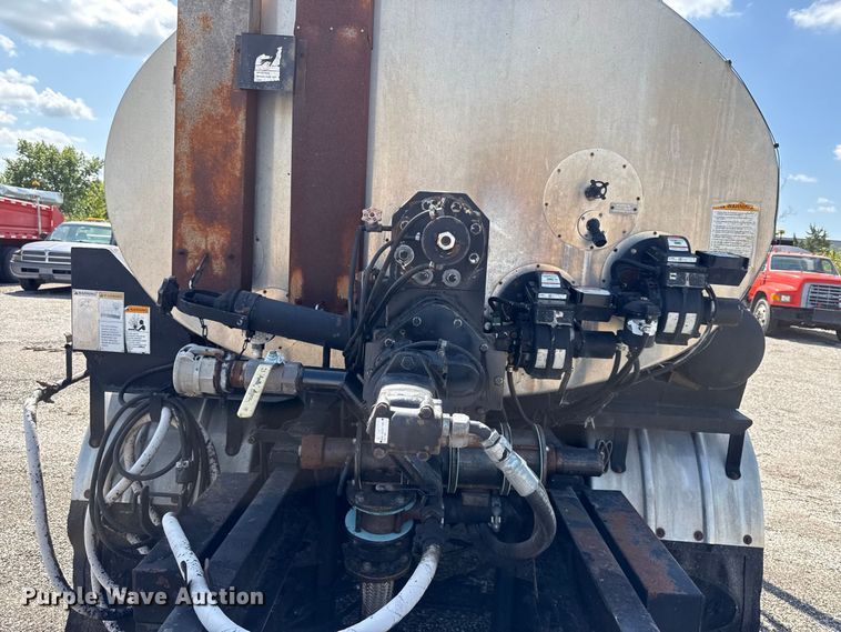 image for item EV6157 2002 Freightliner FL60 oil distributor truck