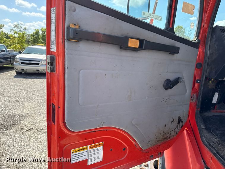 image for item EV6157 2002 Freightliner FL60 oil distributor truck