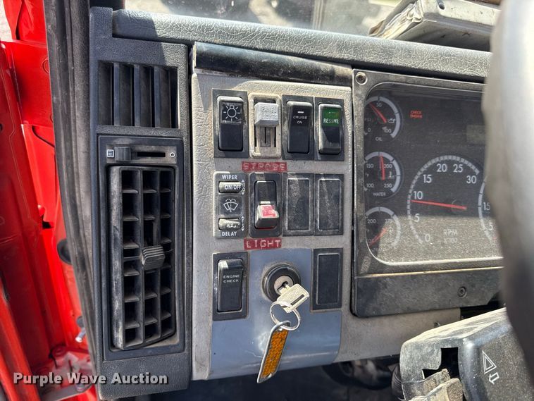 image for item EV6157 2002 Freightliner FL60 oil distributor truck