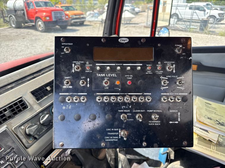 image for item EV6157 2002 Freightliner FL60 oil distributor truck