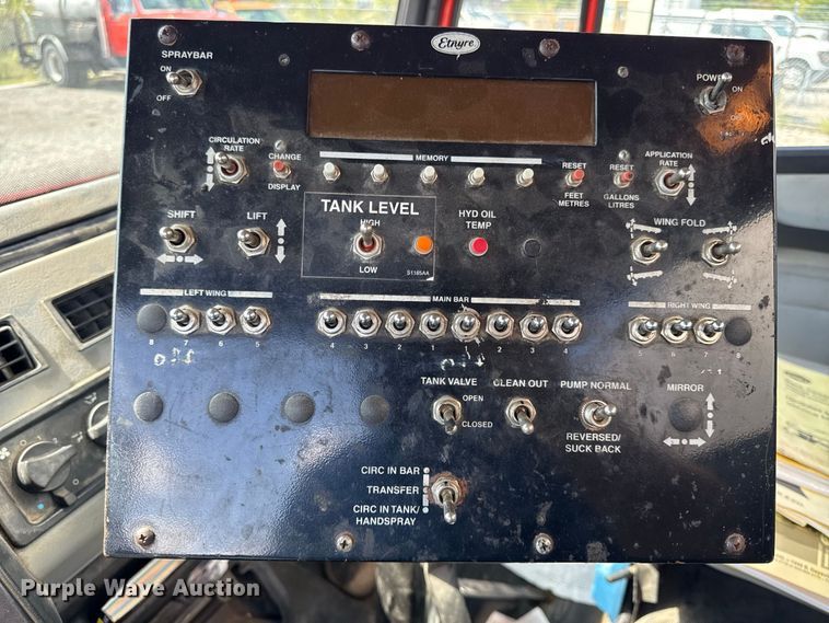 image for item EV6157 2002 Freightliner FL60 oil distributor truck