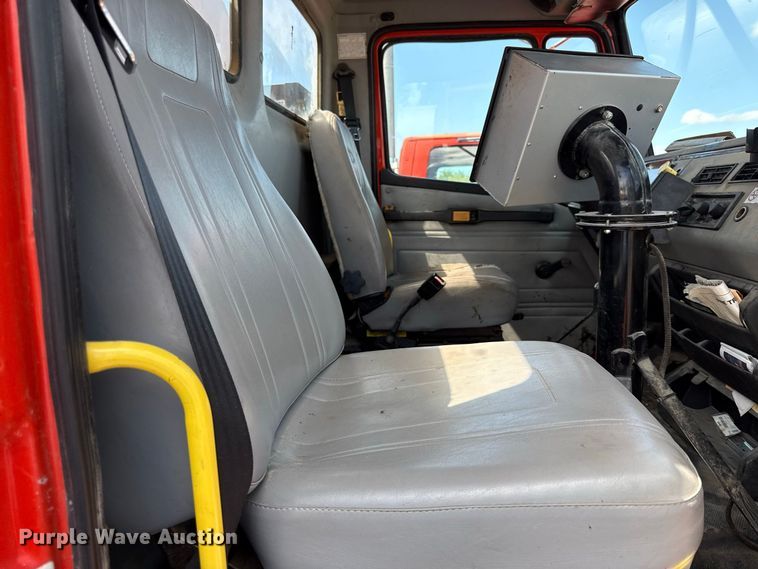 image for item EV6157 2002 Freightliner FL60 oil distributor truck