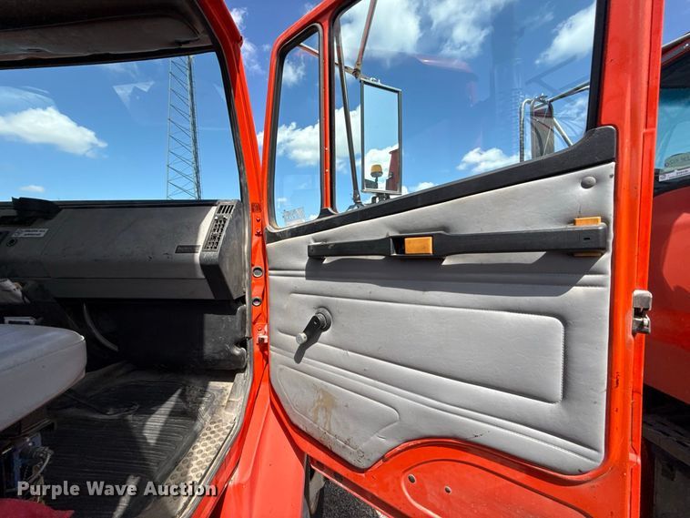 image for item EV6157 2002 Freightliner FL60 oil distributor truck