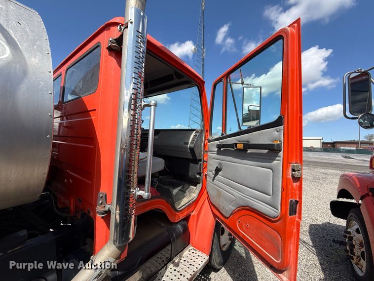 image for item EV6157 2002 Freightliner FL60 oil distributor truck