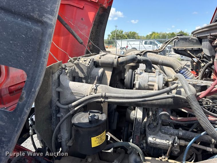 image for item EV6157 2002 Freightliner FL60 oil distributor truck