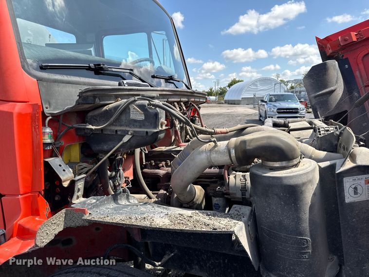 image for item EV6157 2002 Freightliner FL60 oil distributor truck
