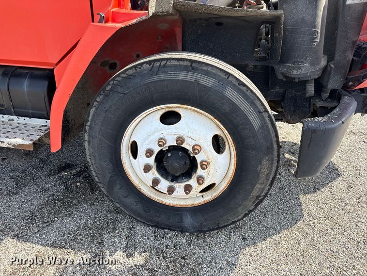 image for item EV6157 2002 Freightliner FL60 oil distributor truck