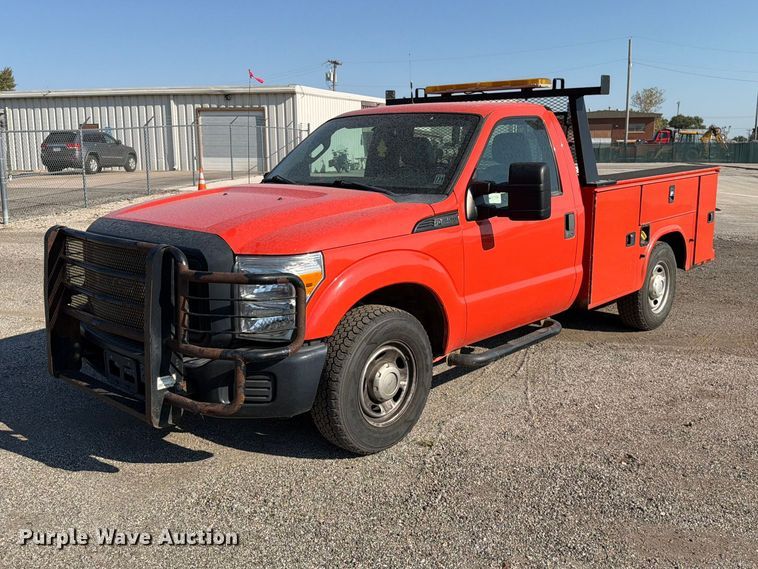 2016 Ford F250 Super Duty utility bed pickup truck