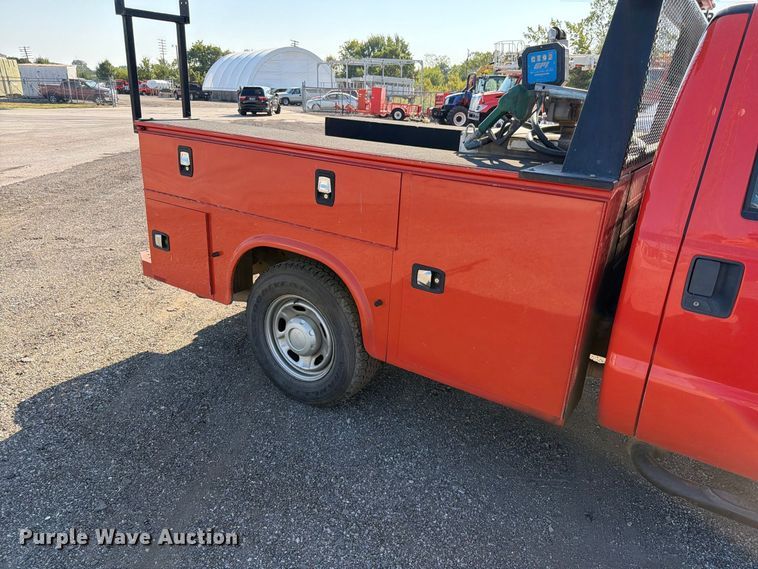 image for item EV6159 2016 Ford F250 Super Duty utility bed pickup truck