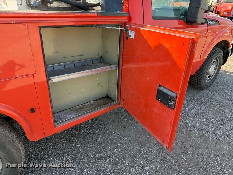 image for item EV6159 2016 Ford F250 Super Duty utility bed pickup truck